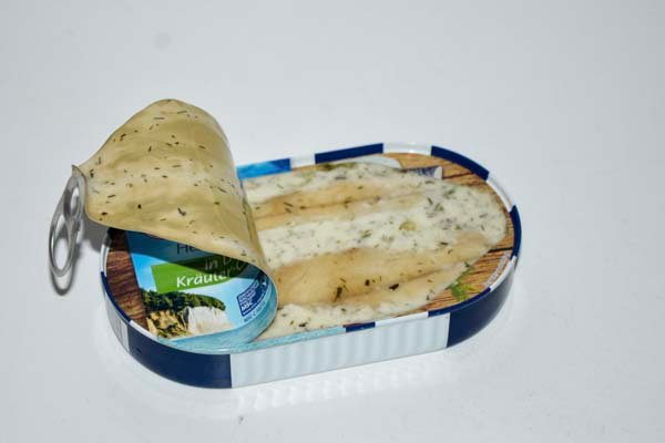 Rügenfisch Heringsfilets in Dill-Kräuter-Creme geöffnet
