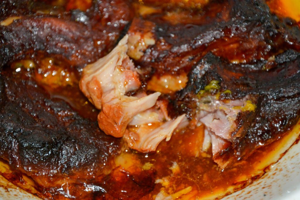 RibWorld Barbecue Flavoured Spare Ribs fertiggebacken angeschnitten