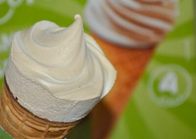 Aldi Mucci Soft Ice Cones Vanille Haselnuss aufgemacht