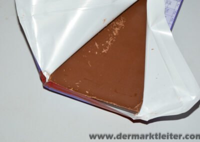 Milka MMMAX Mandel Karamell 2023 aufgemacht