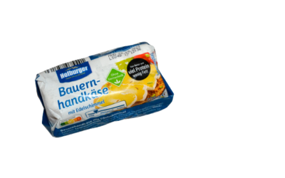 Angebrochen: Aldi Hofburger Bauernhandkäse mit Edelschimmel 2023