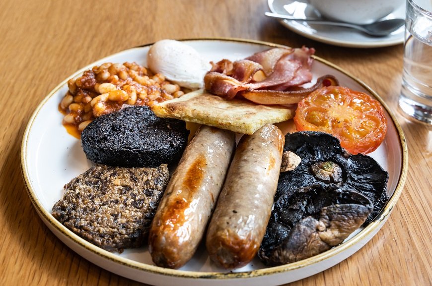 traditionelles Schottisches Frühstück mit Haggis