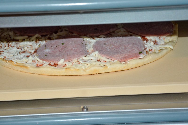 Original Wagner Steinofen Pizza Salami im Pizzaofen Unold Luigi