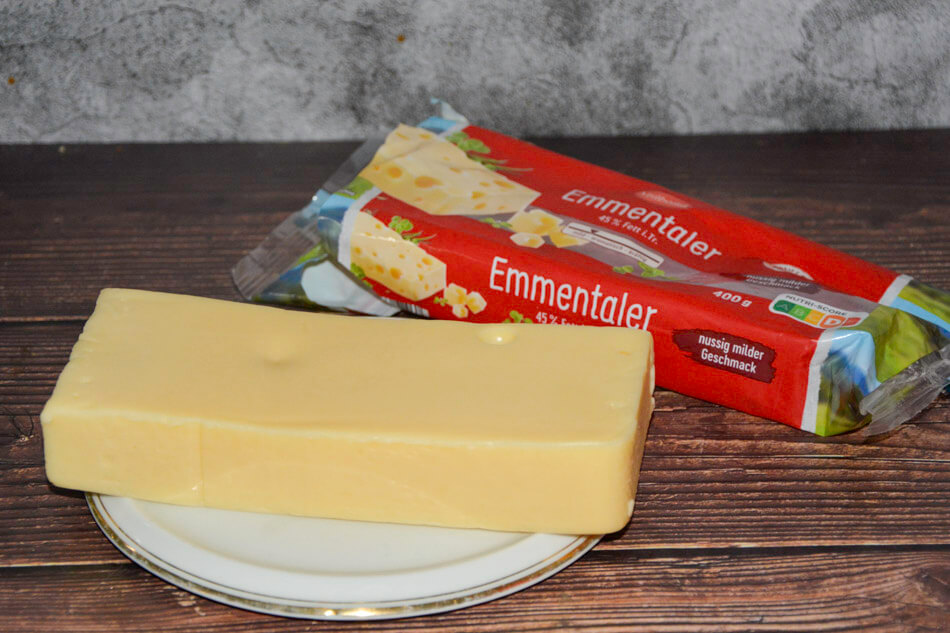 Milbona Emmentaler im Stück 400g aufgemacht