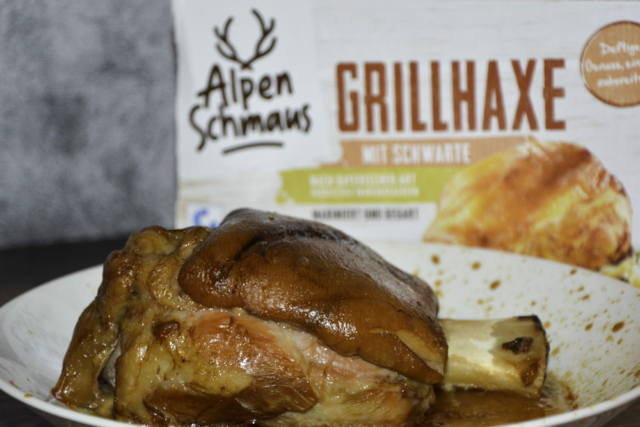 Aldi Alpenschmaus Grillhaxe mit Schwarte 2025 fertiggebacken nah