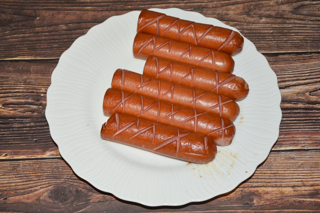 Gut & Günstig Curry Bockwurst 2025 fertiggebacken auf Teller