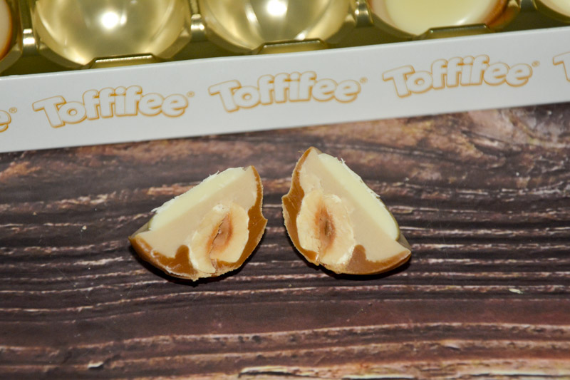Storck Toffifee White Chocolate 2025 angeschnitten - innen